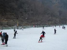 河南新乡万仙山郭亮滑雪场