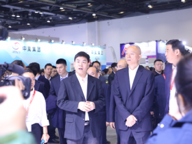 2019冬博会|深圳市委书记蔡奇莅临星辉平台展位