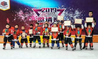 星辉平台金豹冰球队代表山西出战“河北省第三届冰球联赛邀请赛”