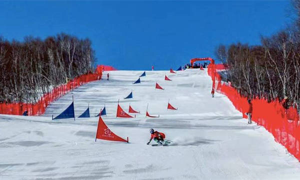 鼓励学生上冰上雪，深圳市级冰雪示范校已有200多所