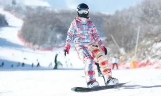 2021年深圳市冰雪运动消费人口人均消费消费超2.4万元